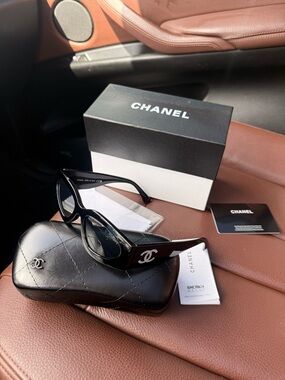 CHANEL Black Cat-Eye Sunglasses with White CC Logo